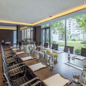 12-meeting-room-on-level-6