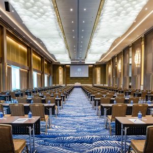 17_Vertical-Meeting_Room_-resize